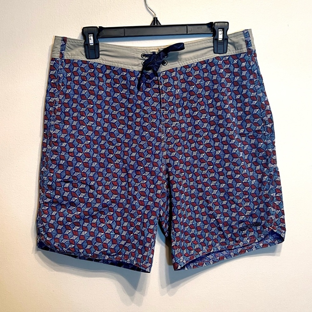 Patagonia Wavefarer Boardshorts Men sz 32 swim